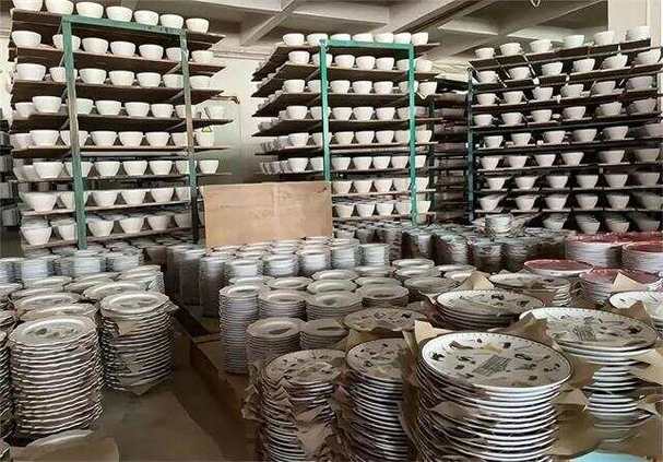 陈佳烁不甘心,他偷偷安排工厂生产了一批货,想用成功的事实说服父亲